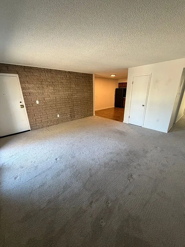 2 bed, 1.0 bath, 900 sqft, $1,350 — Photo 2