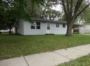 840 Monroe Ave, Carpentersville, IL 60110