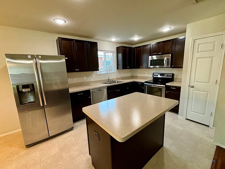104 Abelia Dr — Photo 3