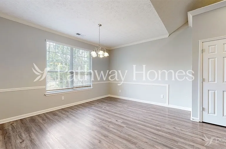 8401 Somerton Cir — Photo 4