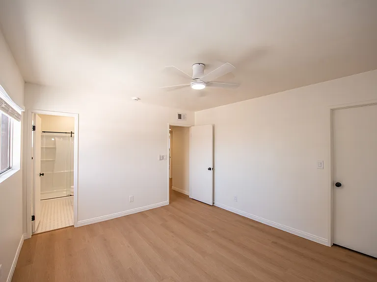Valeria Apartments — Photo 37