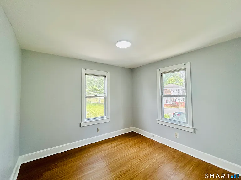 207 E Main St — Photo 10