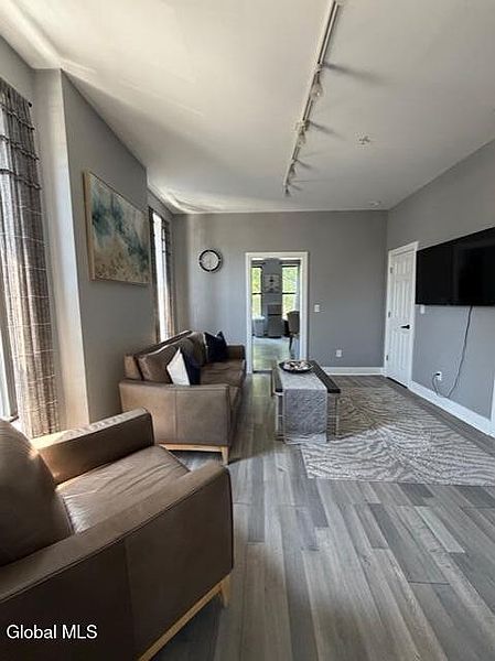 4th image of 5 Cypress Street