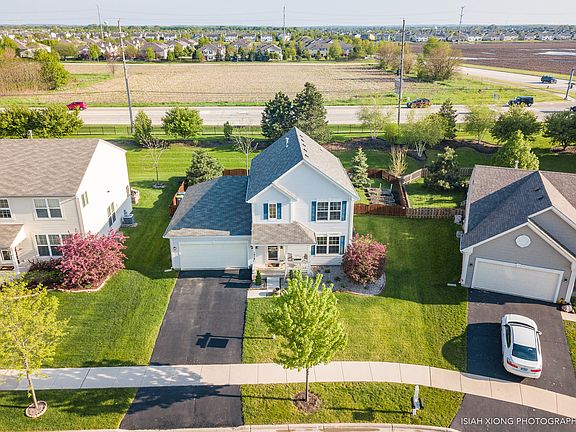 4th image of 1918 Cambridge Ln