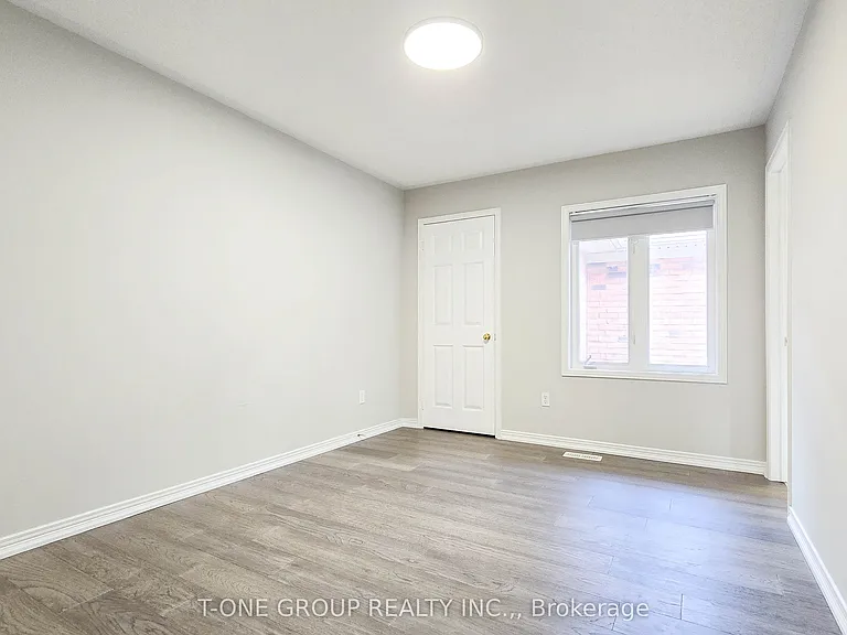 106 Castleglen Blvd — Photo 24