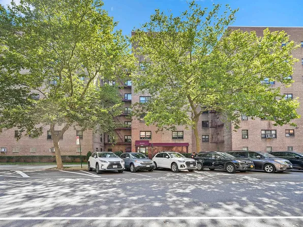 29-49 137th St #3L, Flushing, NY 11354