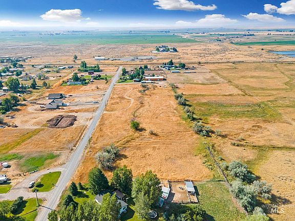 4th image of 8 Dietrich Hwy W