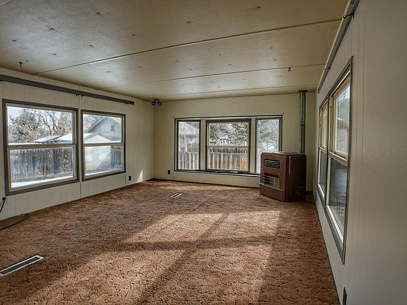 5th image of 124 Cascade St