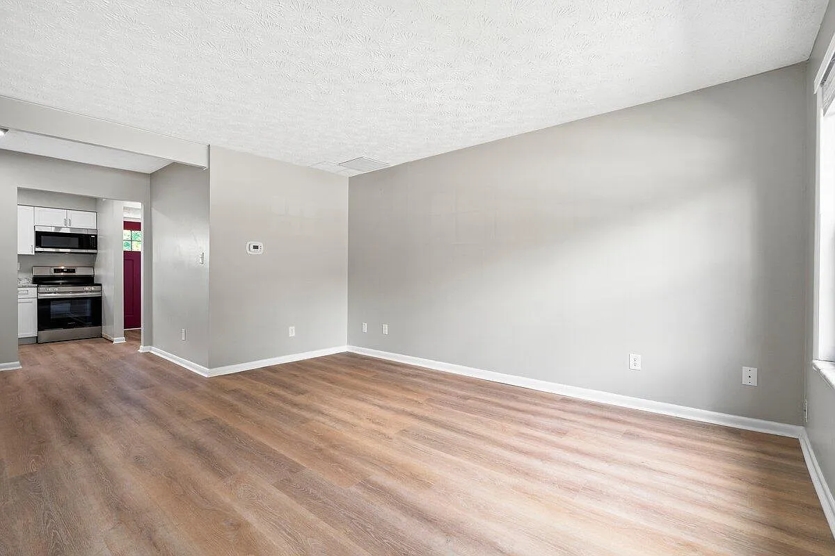 2 bed, 1.5 bath, 914 sqft, $1,695 — Photo 2