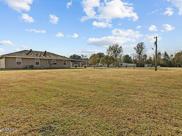 1026 Carmen Dr — Photo 5