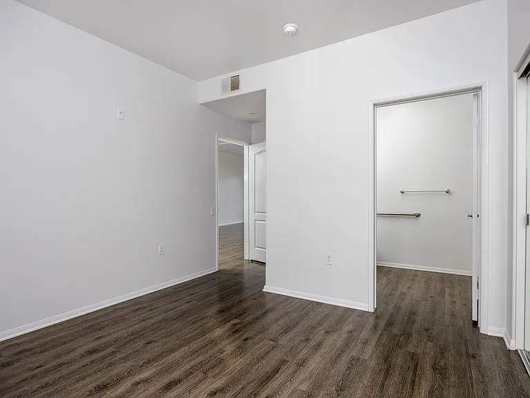 Vinton Court Apartments — Photo 19