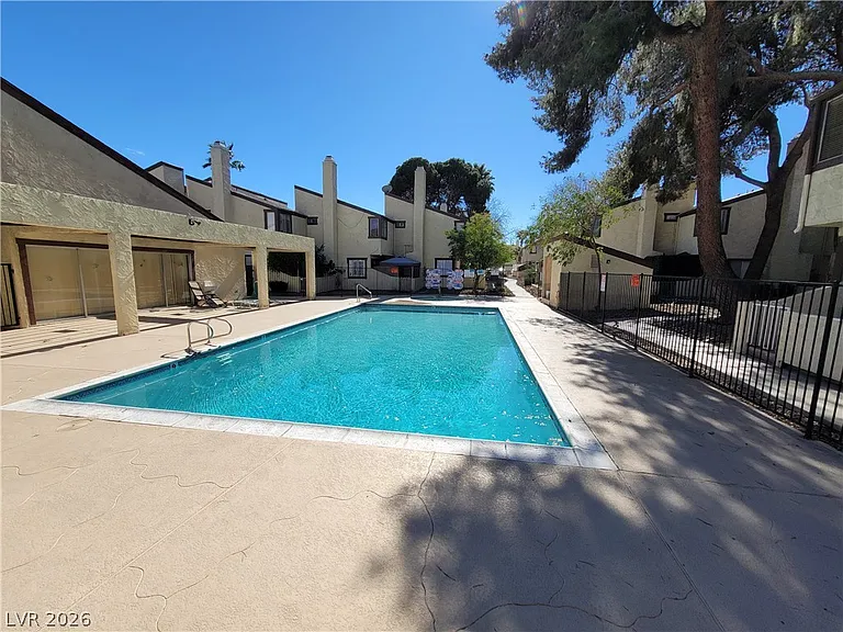 5049 Spencer St #D — Photo 19