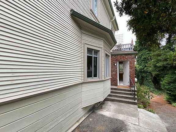 3rd image of 262 Athol Ave #2