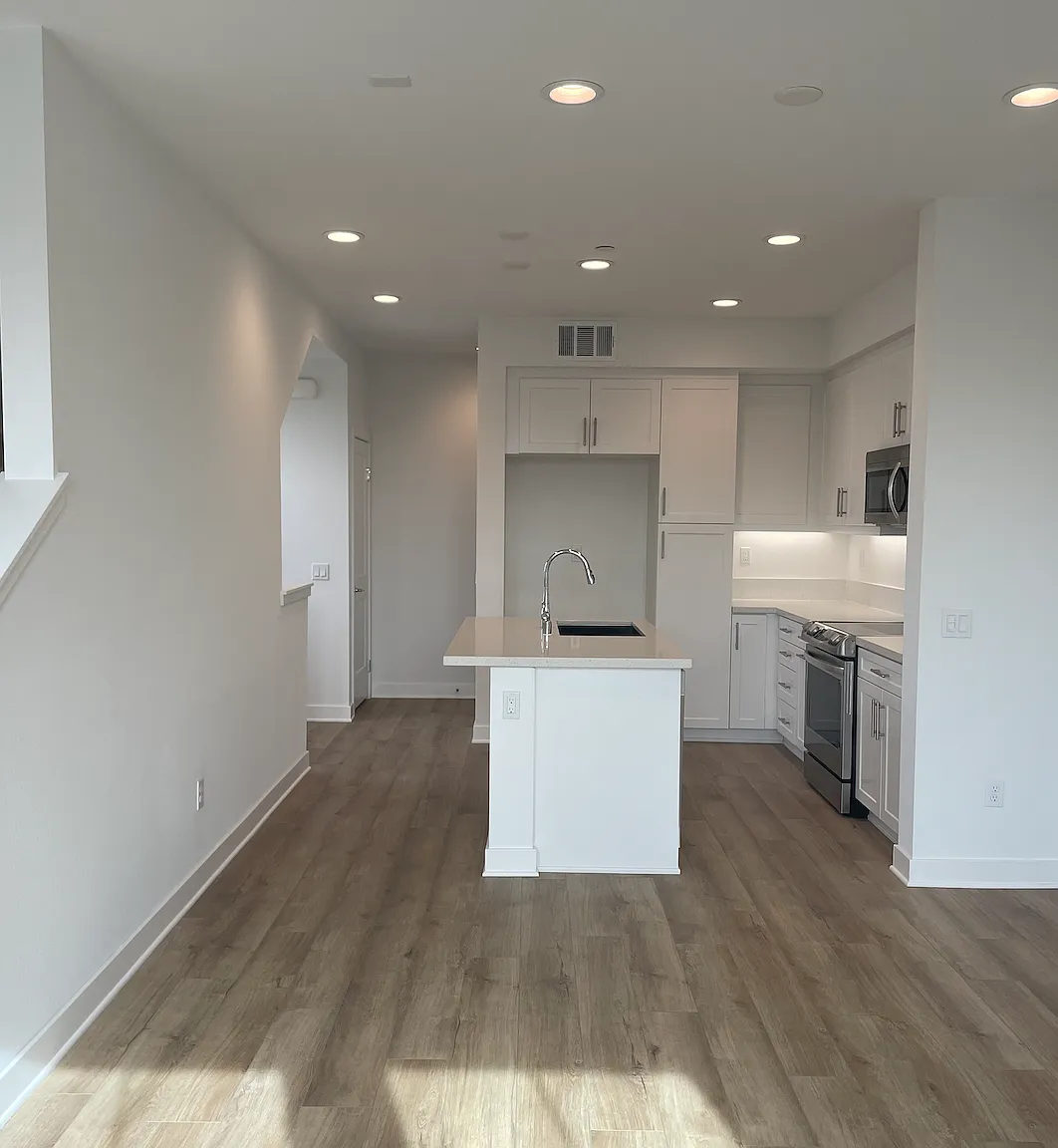 3 bed, 1320 sqft, $4,800 — Photo 1