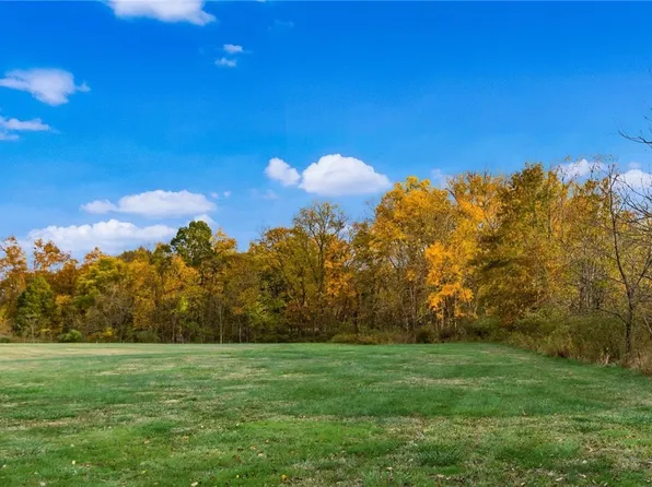 Fairview Rd, Zanesville, OH 43701