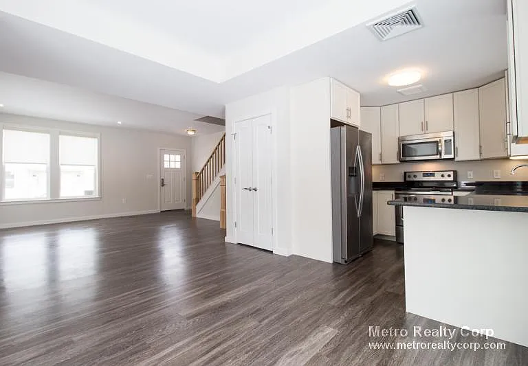 31 Cottage Park Ave #31 — Photo 1
