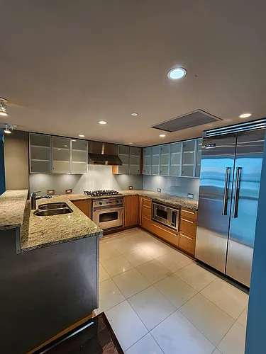 1177 Queen St #4409 Photo 1