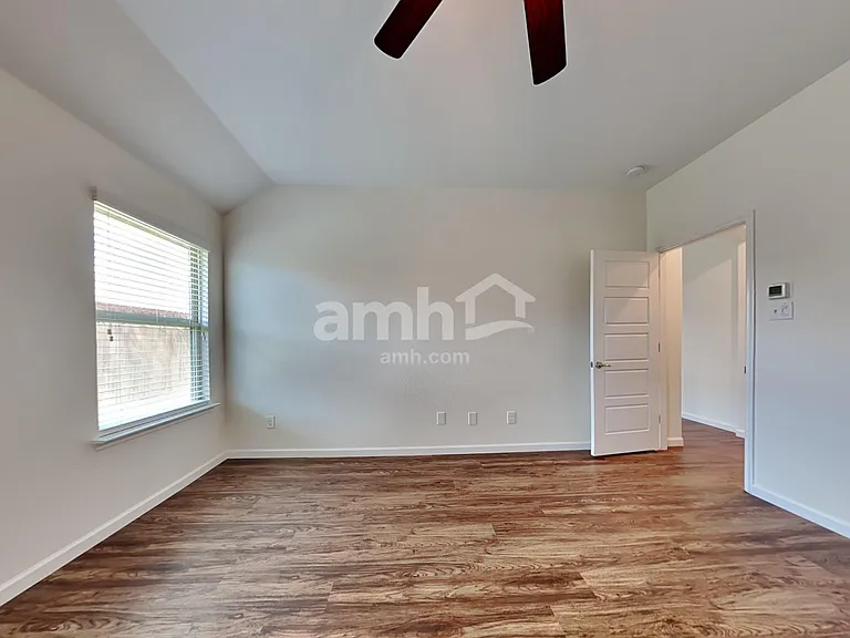 463 Silverstone Dr — Photo 11