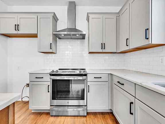 4th image of 2127 McCarters Way
