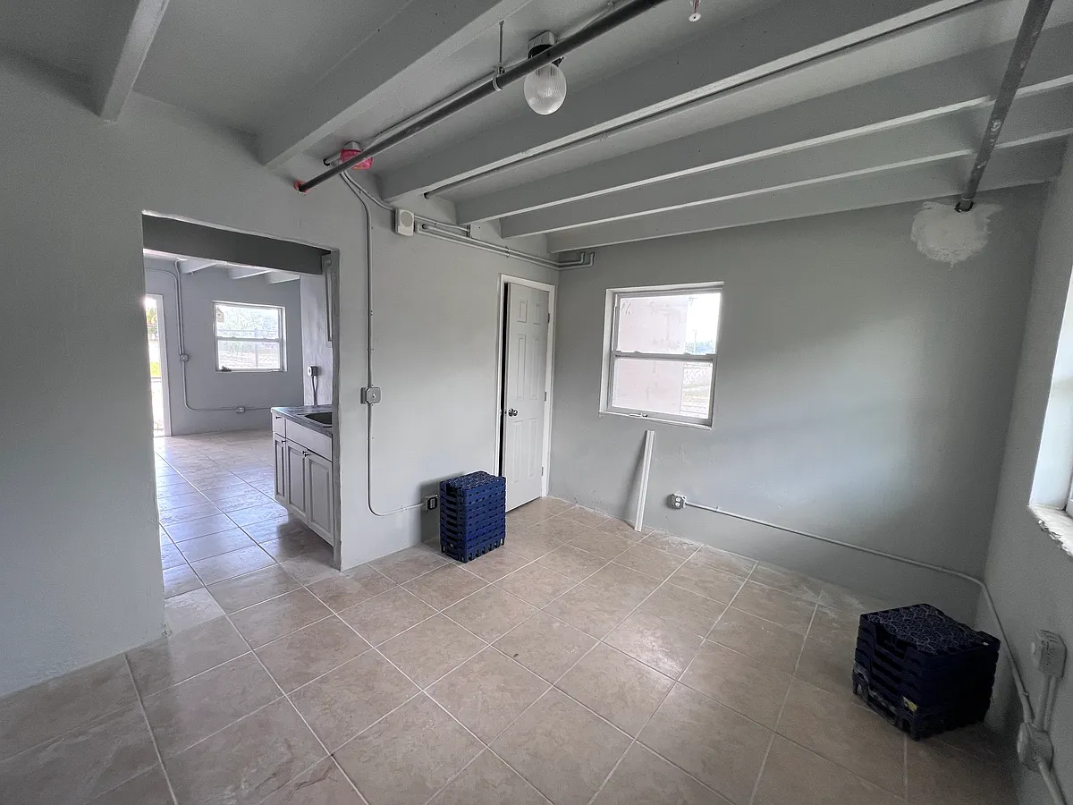 Photo 2 of 11 - 354 Rardin Ave #6 - Pahokee, FL Building Photo - 354 Rardin Ave #6
