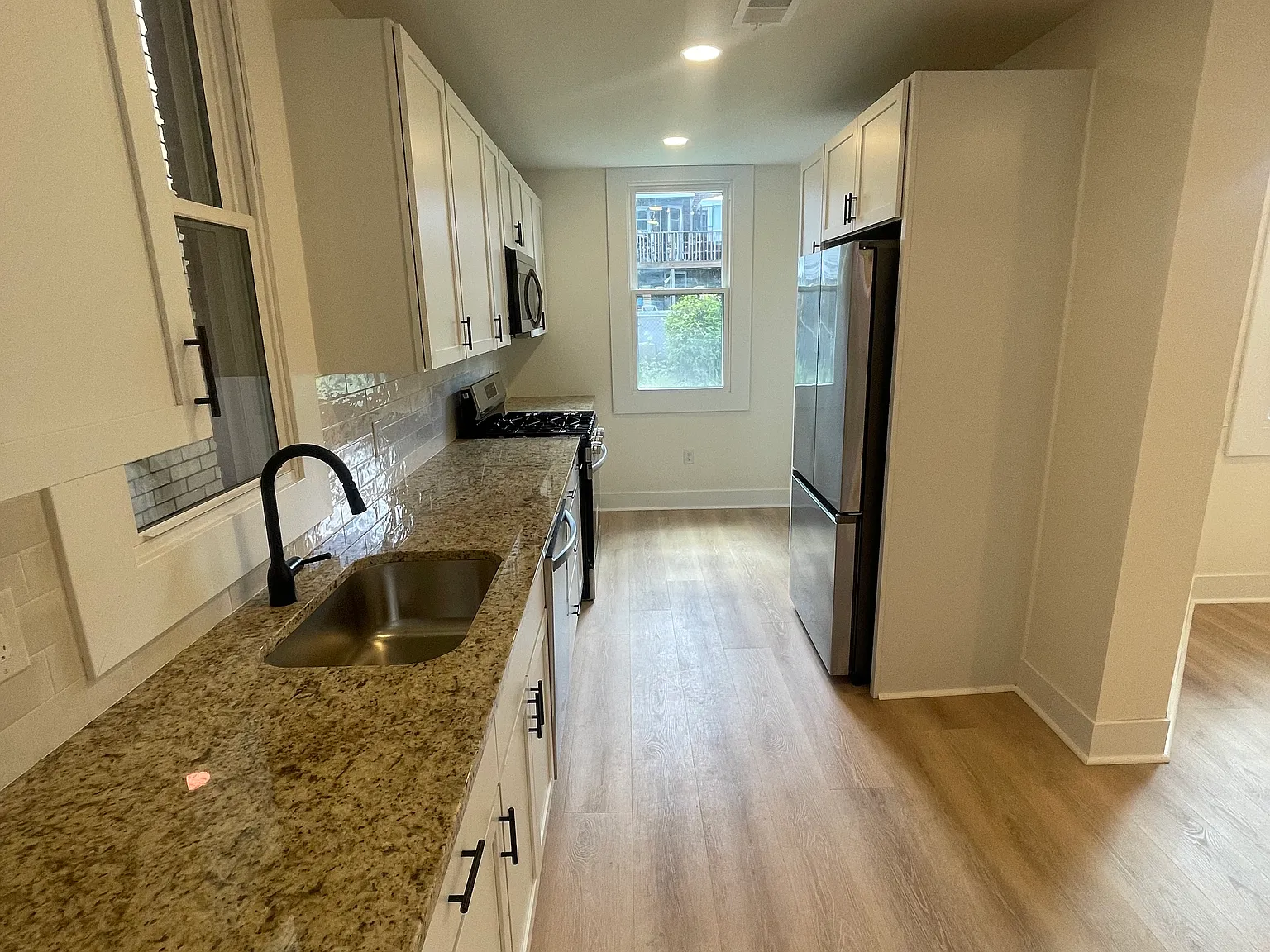 3 bed, 1316 sqft, $1,975 — Photo 4
