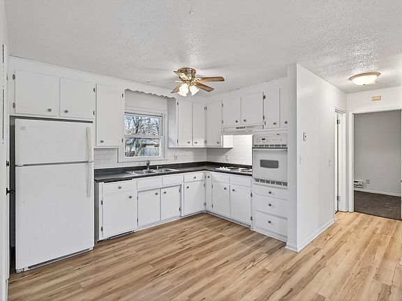 3rd image of 7920 Terrace Rd NE