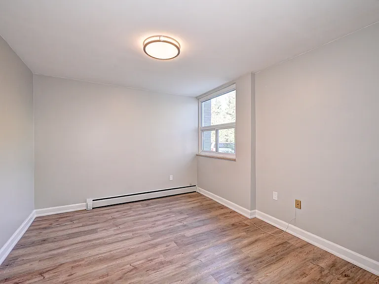 202 Hespeler Rd — Photo 15