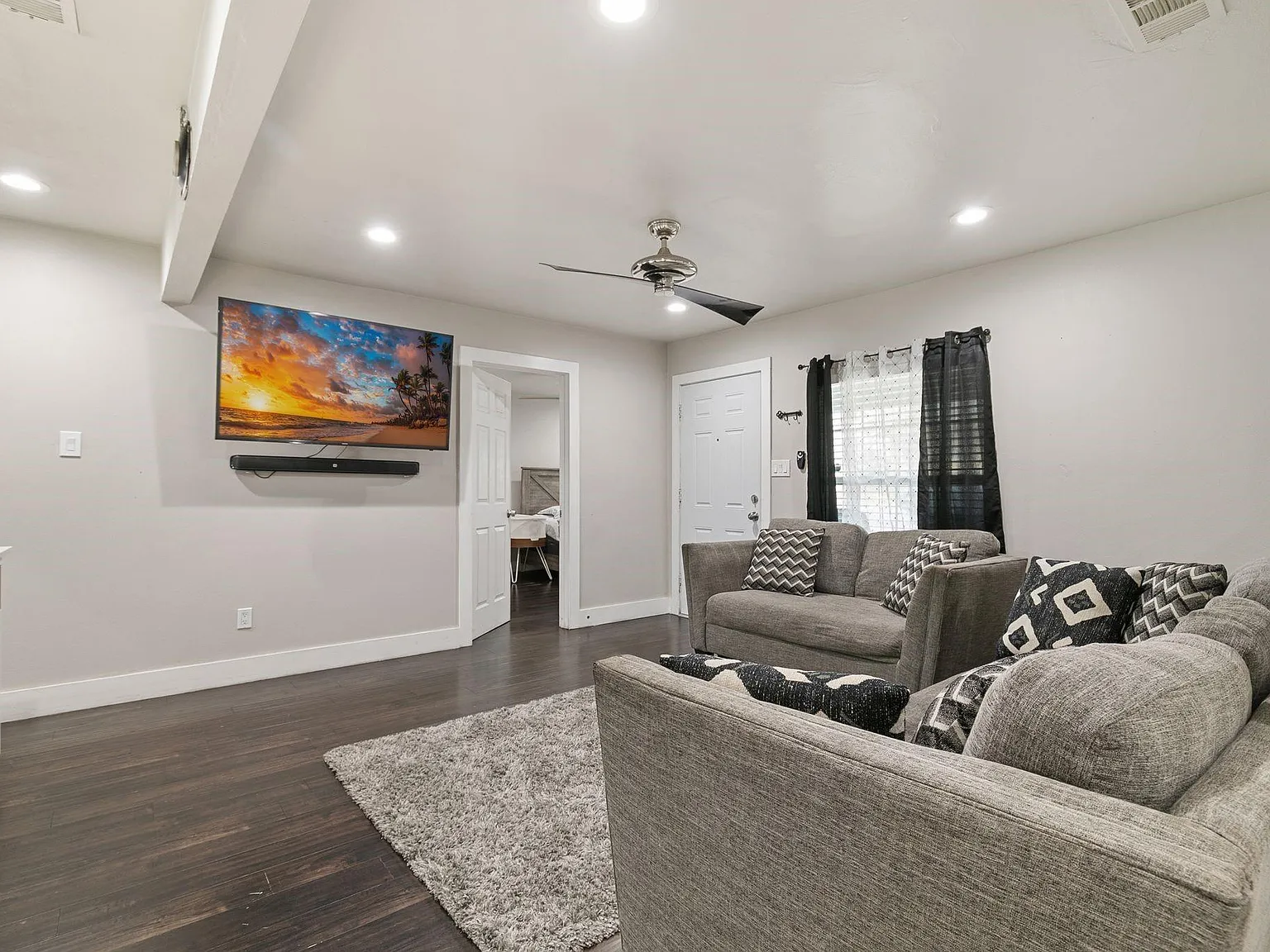 3 bed, 1128 sqft, $1,850 — Photo 4