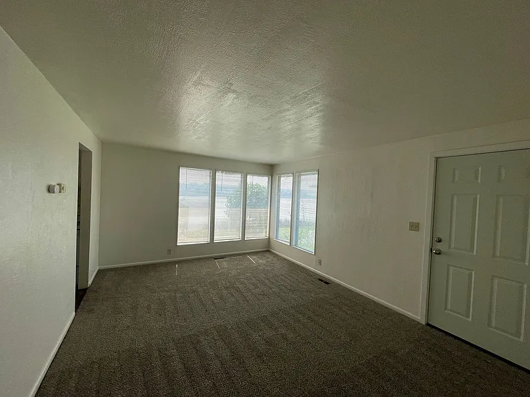 1019 W Lakeside Dr — Photo 11