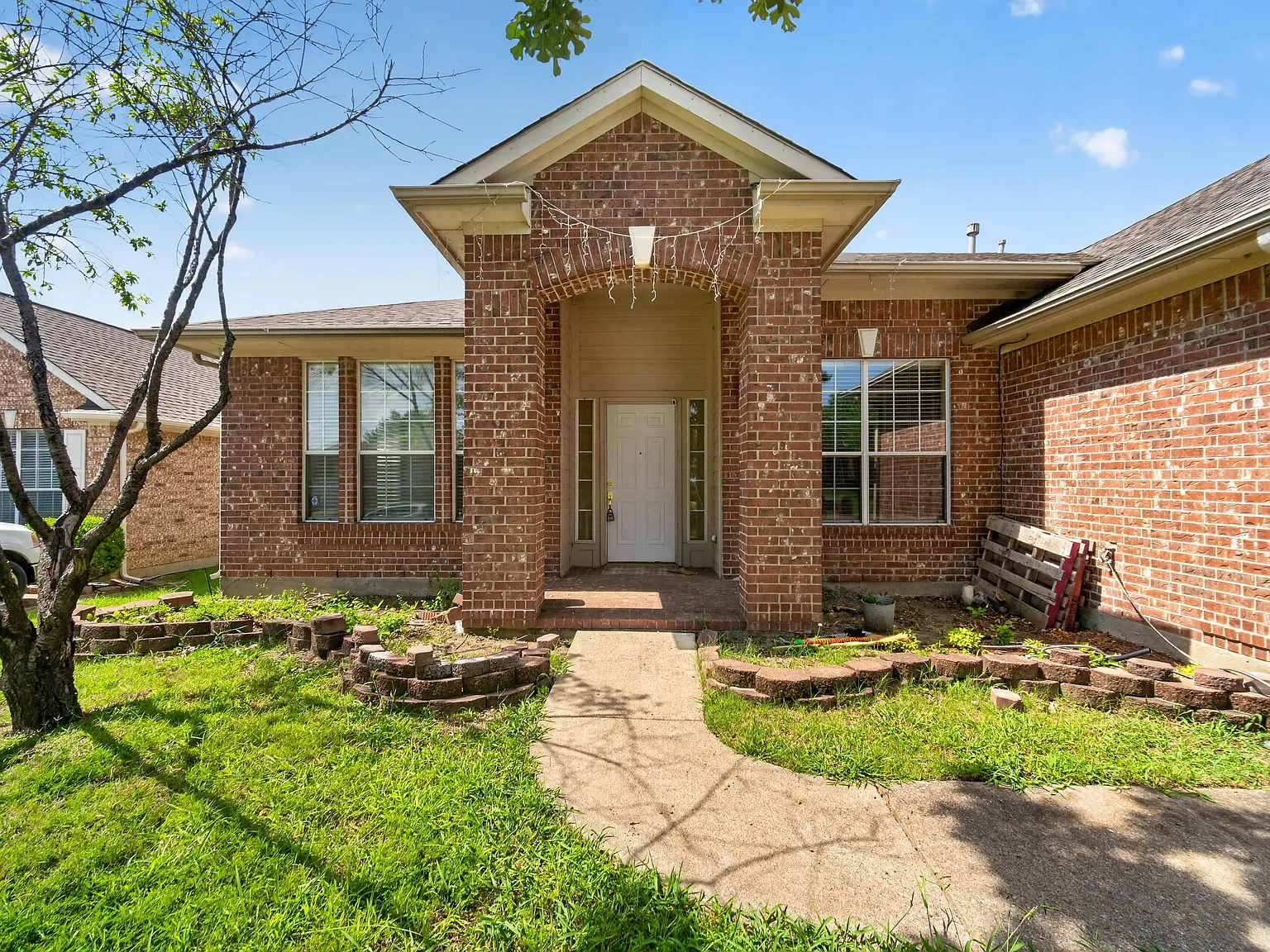 3 bed, 2262 sqft, $2,600 — Photo 3