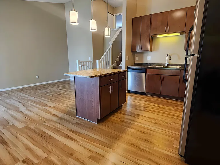 909 Wescott Sq #909 — Photo 4