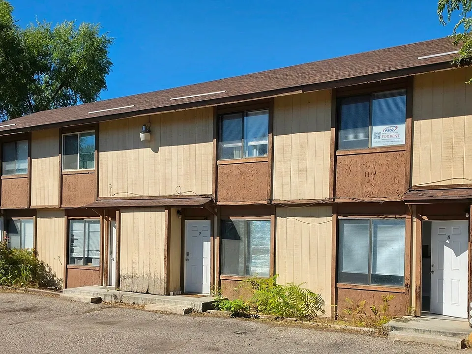 2898 Pinyon Ave
