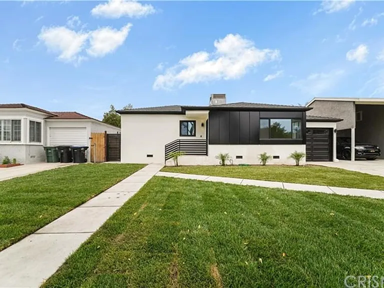 2025 N Pass Ave — Photo 24