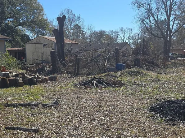 914 Reeves St, Conroe, TX 77301