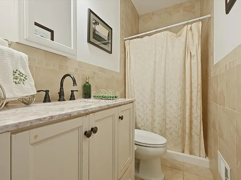 31 Cornwall Ln — Photo 26