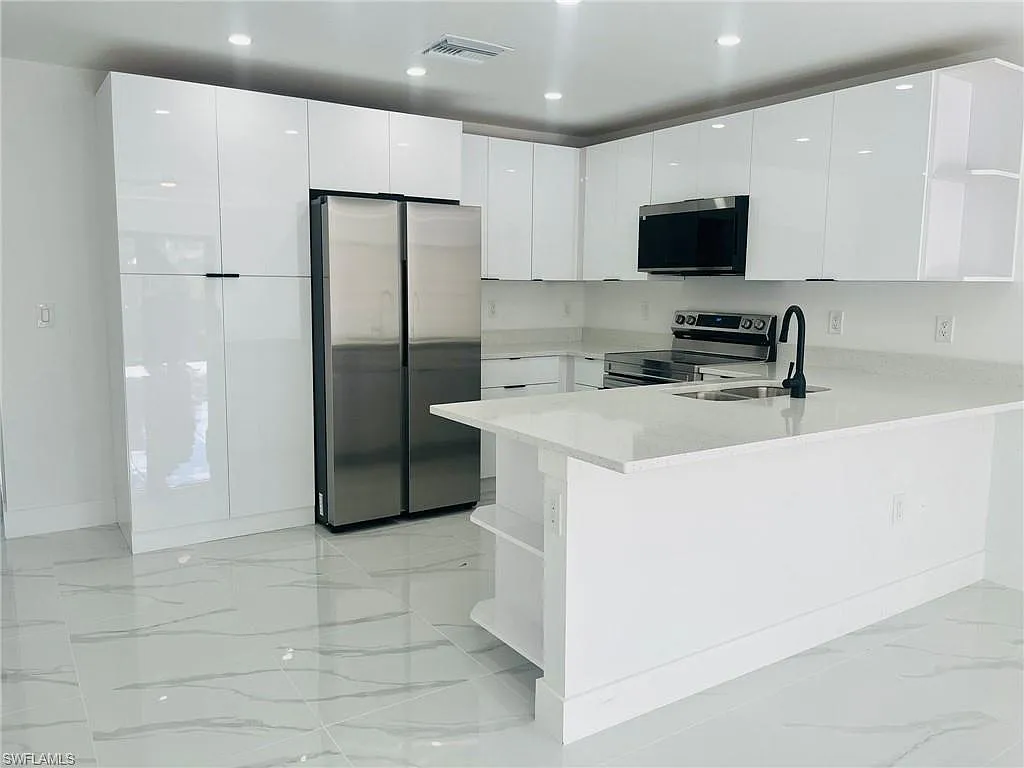 3 bed, 2.0 bath, 1500 sqft, $1,800 — Photo 4