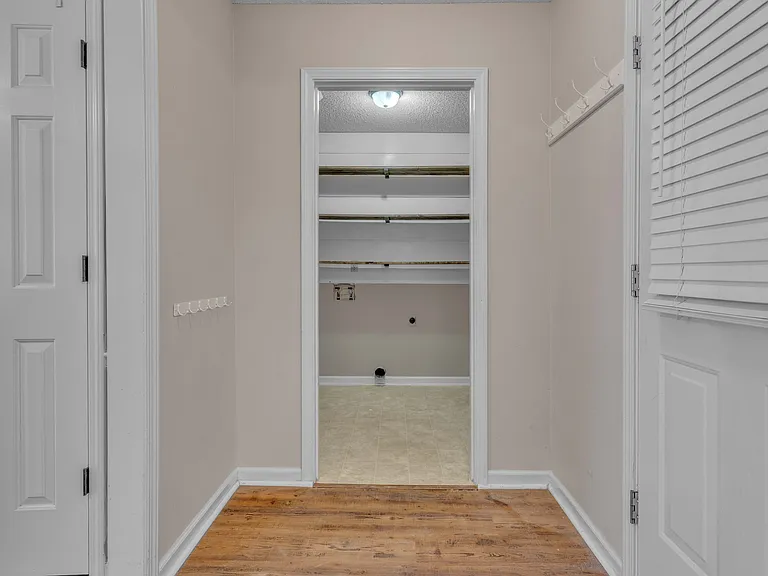 3933 Oak Forest Dr — Photo 14
