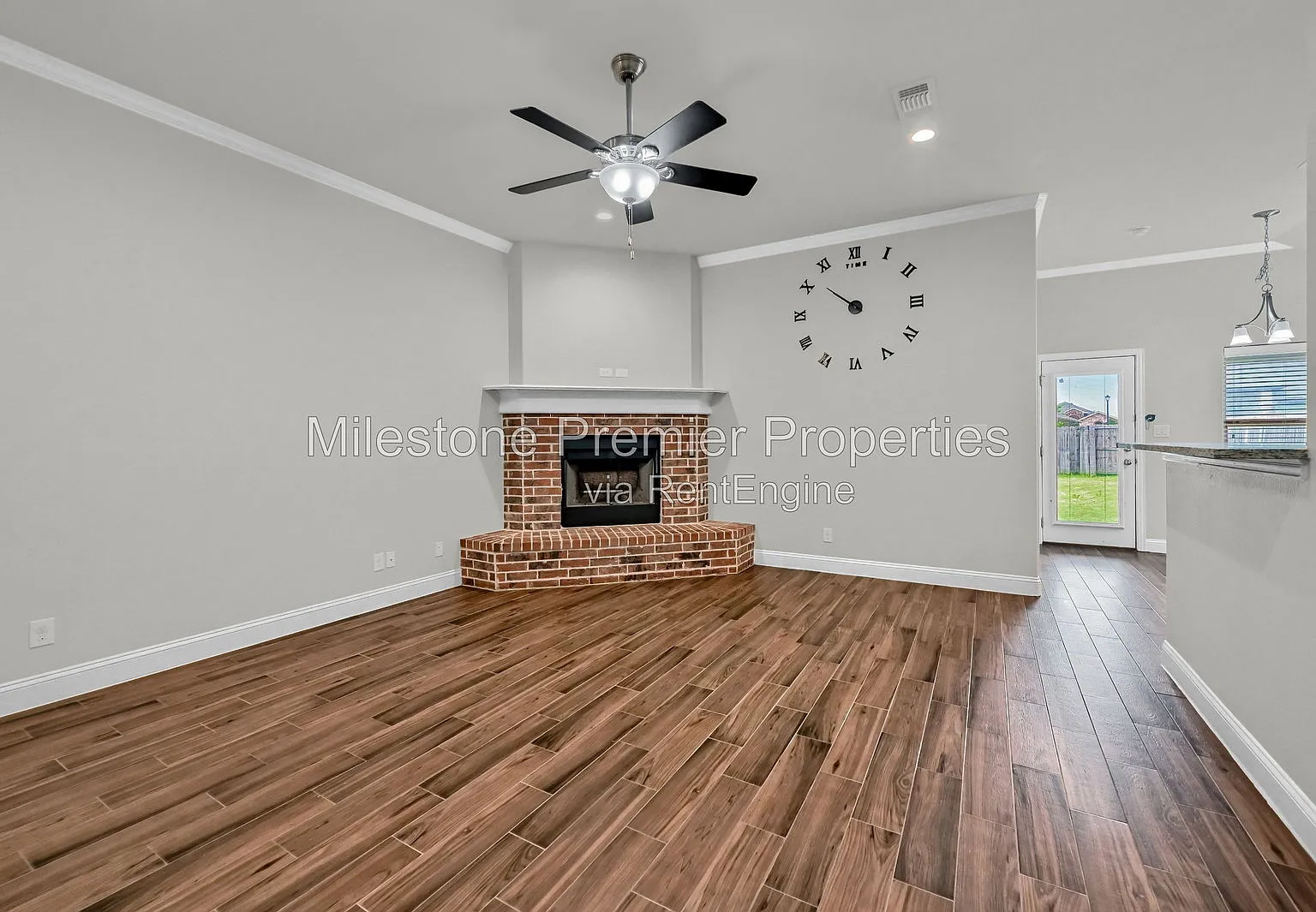 3 bed, 2.0 bath, 1700 sqft, $1,695 — Photo 4