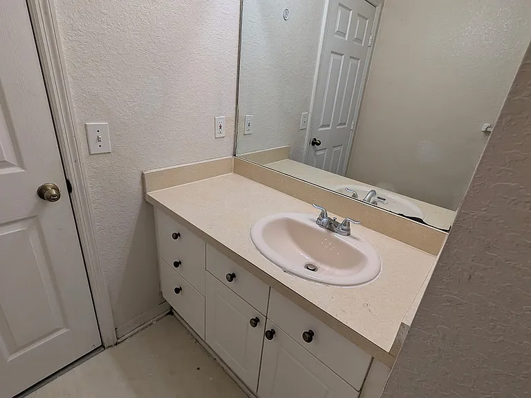 18001 Richmond Place Dr #1224 — Photo 13