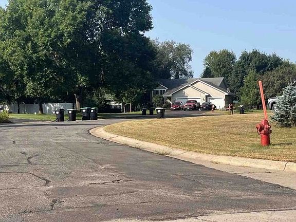 Exterior Neighborhood (street photo)