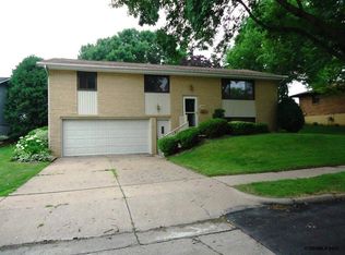 3394 Daniels St, Dubuque, IA 52002