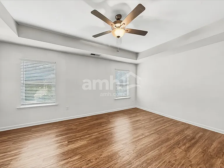 516 Woodall Rd — Photo 9