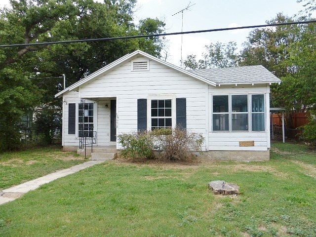 1st image of 975 Mesquite St