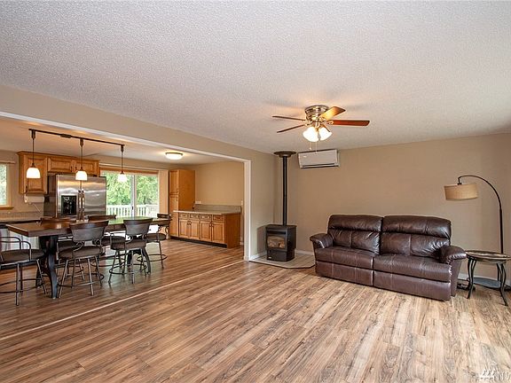 4th image of 6522 192nd Ave E