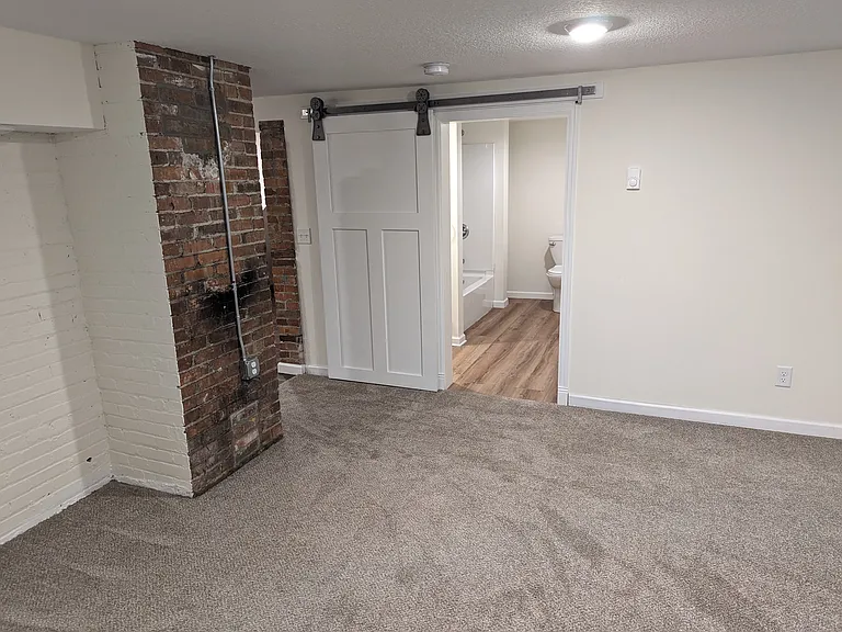 211 Oak St S #3 — Photo 14