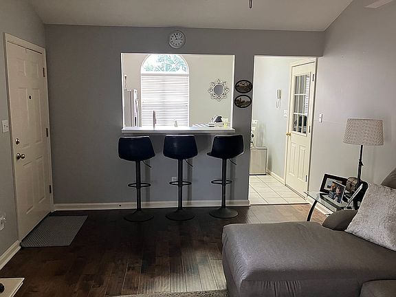 3rd image of 500 Southwind Dr