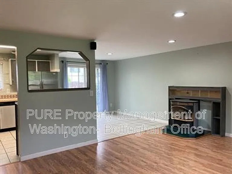2400 Carpenter St — Photo 10
