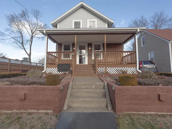 14 Vanness Rd, Weymouth, MA 02191