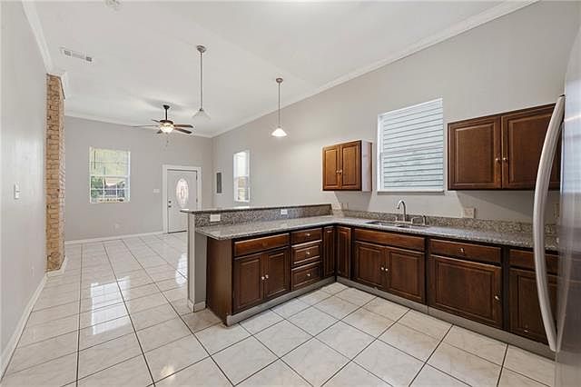 1st image of 932 Lamanche St