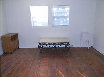 2nd image of 3231 South St